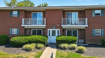 The Meadows at Lehigh Exterior view of 1-2 apartments and 3-bedroom townhomes in Bethlehem, PA – Meadows at Lehigh