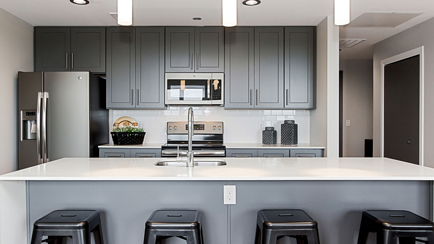The Pinnacle at 65 Luxury apartment kitchen in Bethlehem, PA – The Pinnacle @ 65
