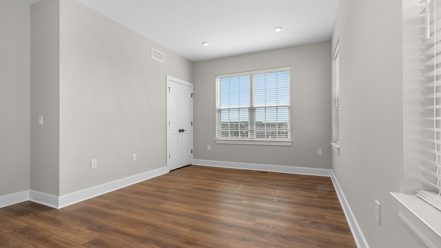 Trailside Village 2 bedroom 2.5 bath Camden garden apartment for rent with large primary bedroom – Trailside Village in Easton, PA