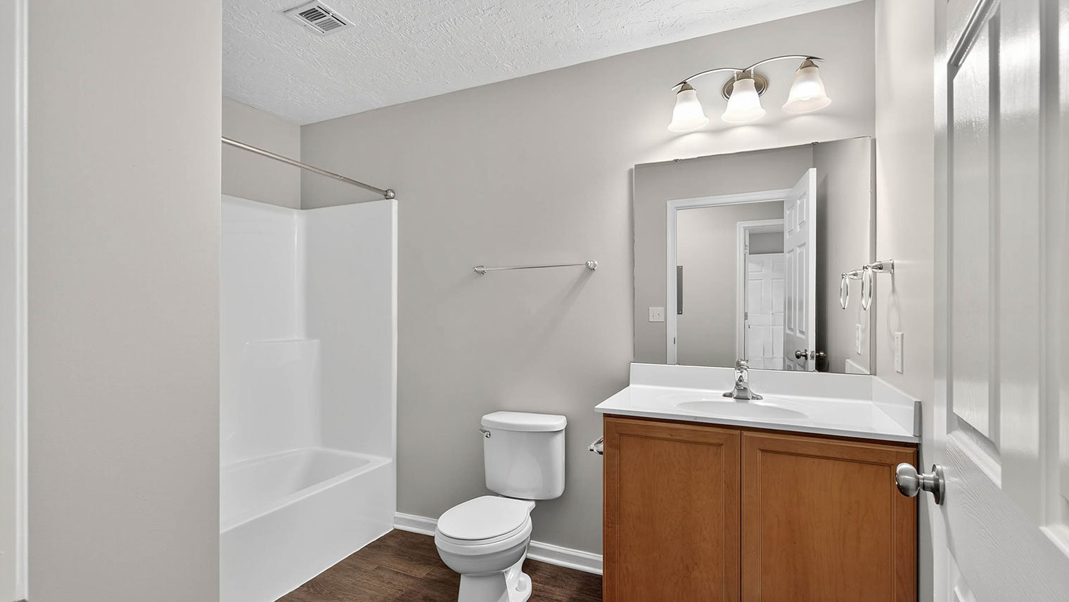 The View at Mackenzi Garden apartment primary bathroom in York, PA – The View at Mackenzi