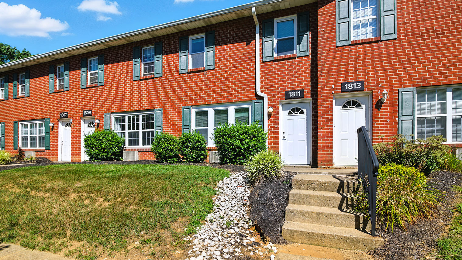 The Meadows at Lehigh Exterior view of townhome building in Bethlehem, PA – Meadows at Lehigh