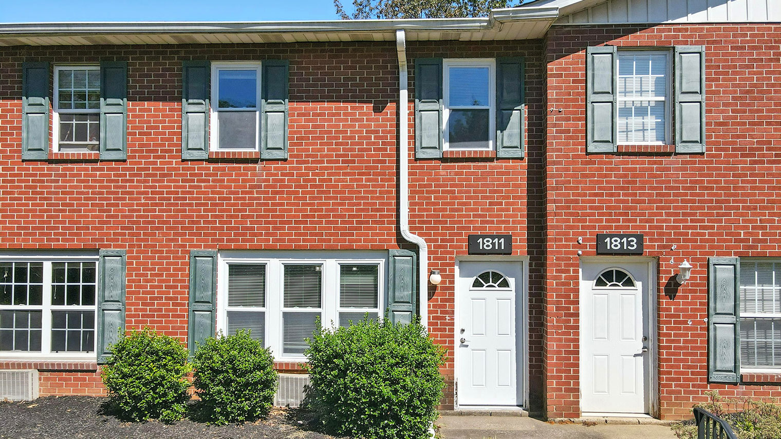 The Meadows at Lehigh Exterior view of townhome building in Bethlehem, PA – Meadows at Lehigh