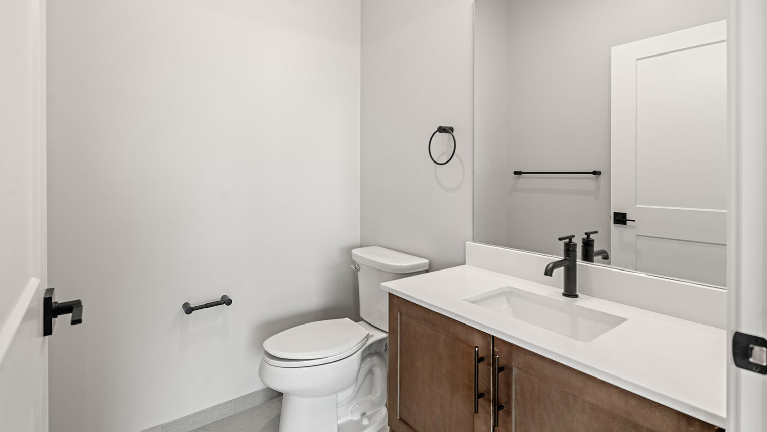 Monte View at Pohatcong Luxury elevator building apartment powder room in Pohatcong Twp, NJ – Monte View at Pohatcong