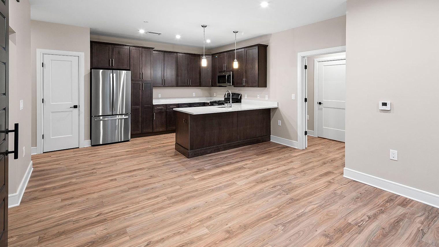 The Ridge at Readington Pet friendly apartment kitchen and living room in Whitehouse Station, NJ – The Ridge at Readington