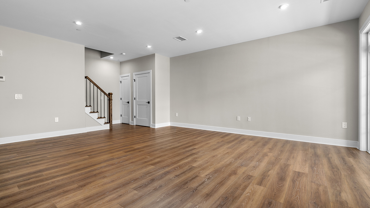 Trailside Village 2 bedroom 2.5 bath Bradbury garage apartment for rent with bright living space – Trailside Village in Easton, PA