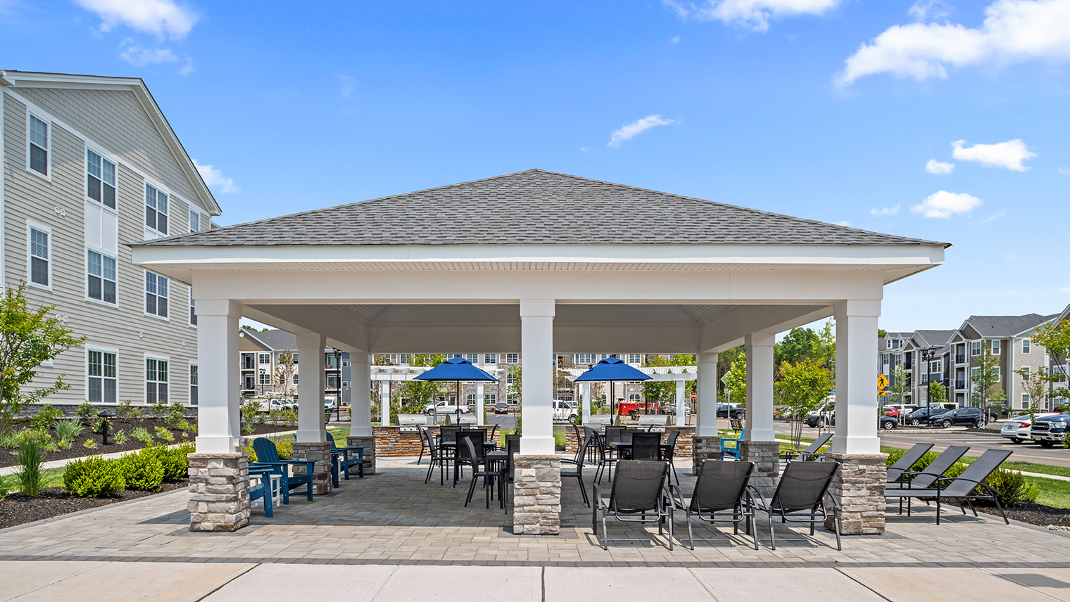 The Ridge at Readington Luxury apartments with pavilion and grilling area in Whitehouse Station, NJ – The Ridge at Readington