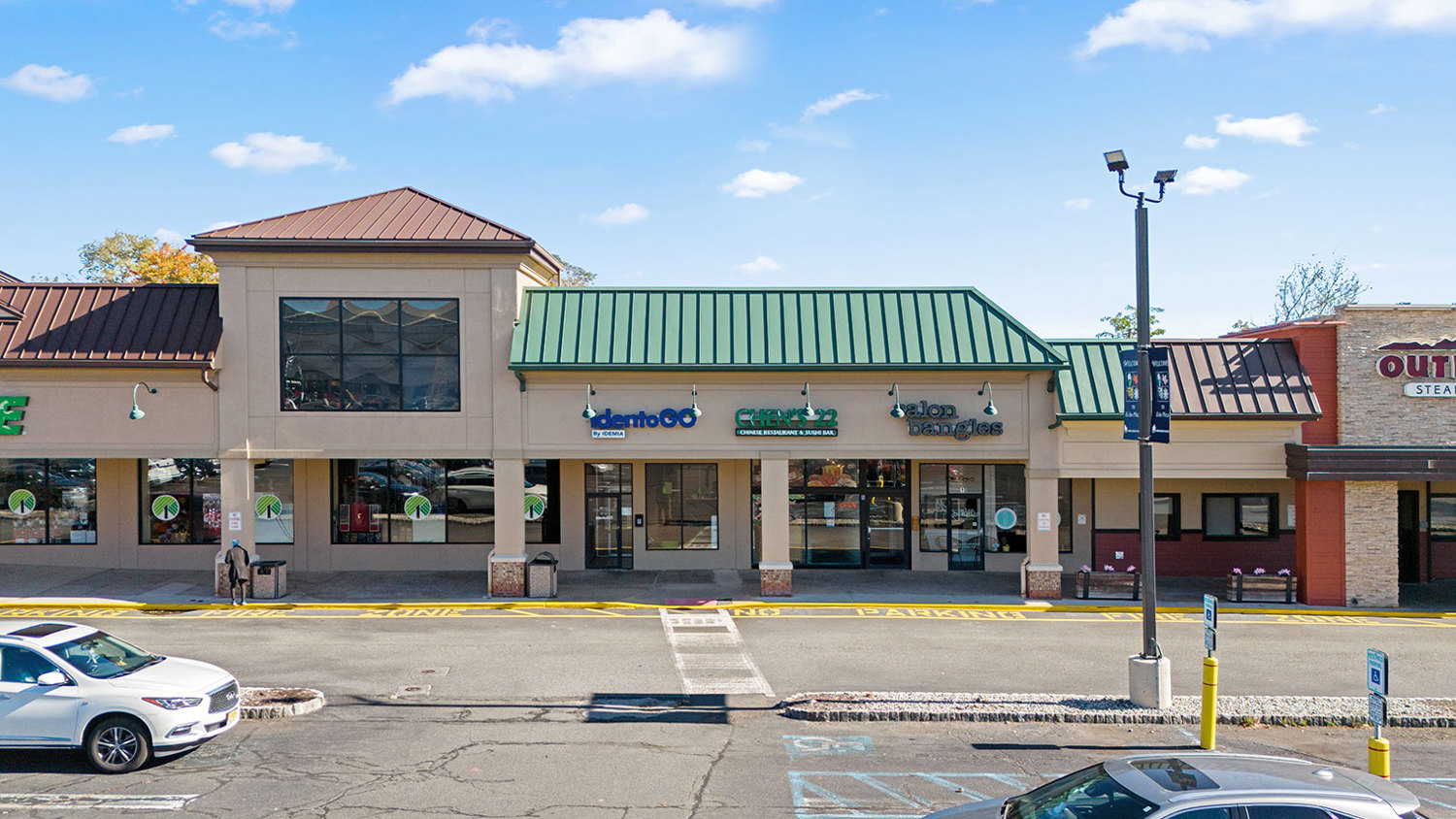 Street view of community center offering retail and restaurant space for lease in Springfield, NJ – Echo Plaza Shopping Center
