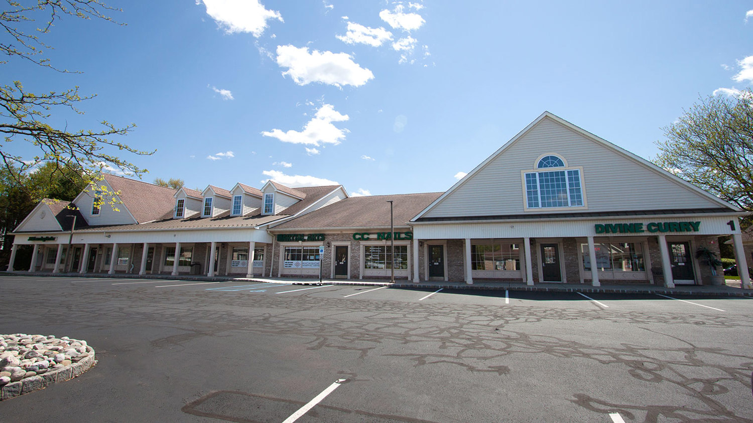 Retail spaces for lease Somerset County, New Jersey - Kingsbridge Center