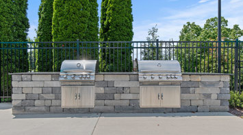 The View at Mackenzi Garden apartments with outdoor grill stations in York, PA – The View at Mackenzi