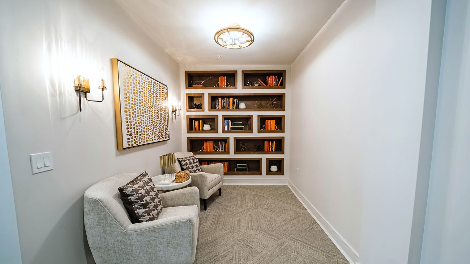 Horizons at Autumn Ridge 55+ active adult garden apartments with a lounge and reading nook in Lopatcong, NJ – Horizons at Autumn Ridge
