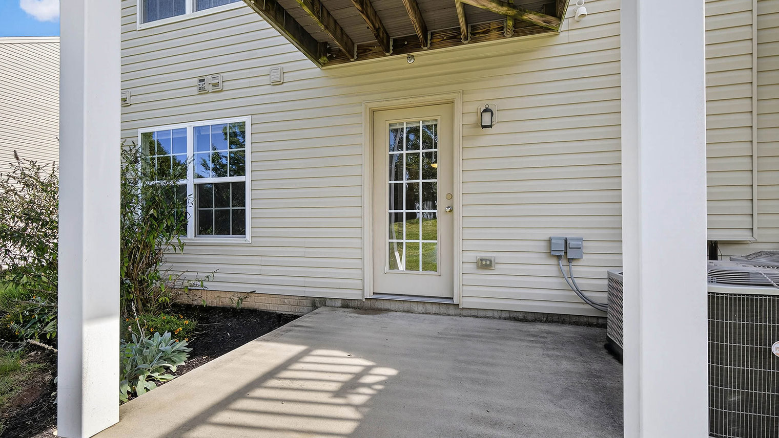 The View at Mackenzi Garden apartment with patio in York, PA – The View at Mackenzi