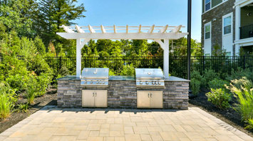 Horizons at Autumn Ridge 55+ active adult garden apartments with outdoor grill stations in Lopatcong, NJ – Horizons at Autumn Ridge