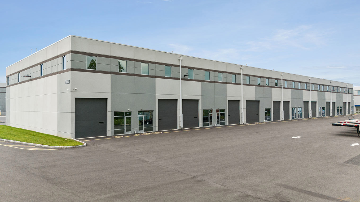 Flemington Junction Business Center Large warehouse spaces for lease with heavy floor load and loading docks in Flemington, NJ – Flemington Junction Business Center