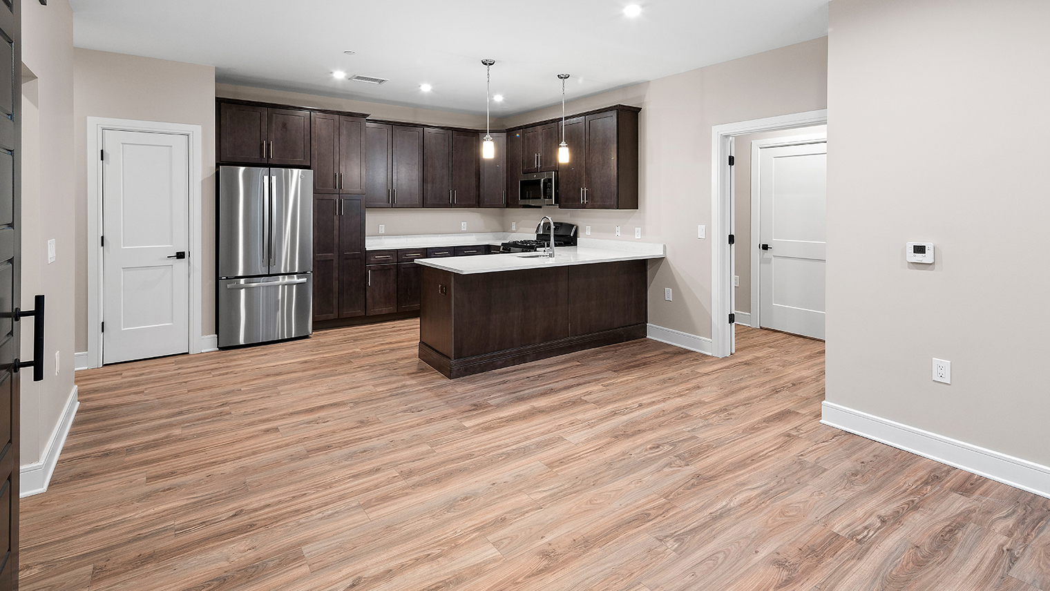 The Ridge at Readington Pet friendly apartment kitchen and living room in Whitehouse Station, NJ – The Ridge at Readington