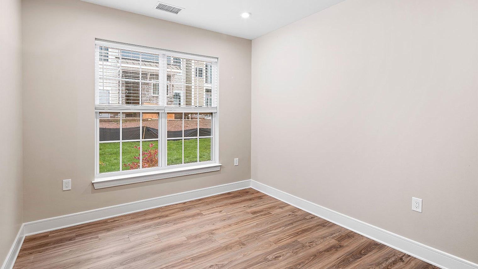 The Ridge at Readington Pet friendly apartment second bedroom in Whitehouse Station, NJ – The Ridge at Readington