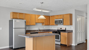 The View at Mackenzi Garden apartment kitchen in York, PA – The View at Mackenzi
