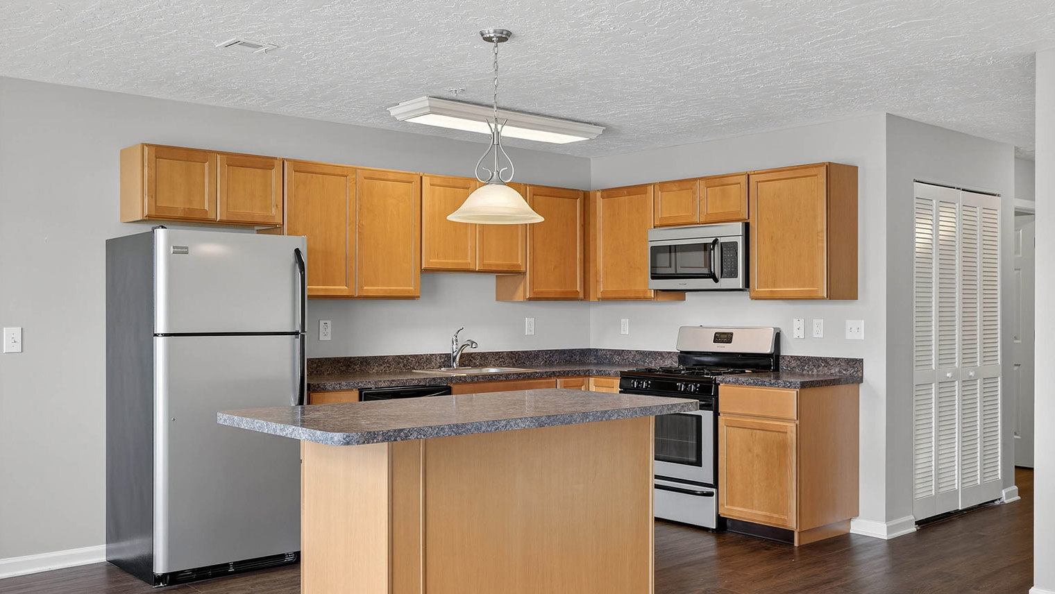 The View at Mackenzi Garden apartment kitchen in York, PA – The View at Mackenzi