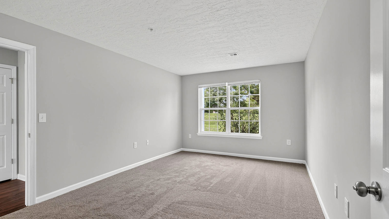 The View at Mackenzi Garden apartment rentals primary bedroom in York, PA – The View at Mackenzi