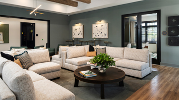 Trailside Village resident clubhouse lounge with comfortable seating – Trailside Village luxury apartments for rent in Easton, PA