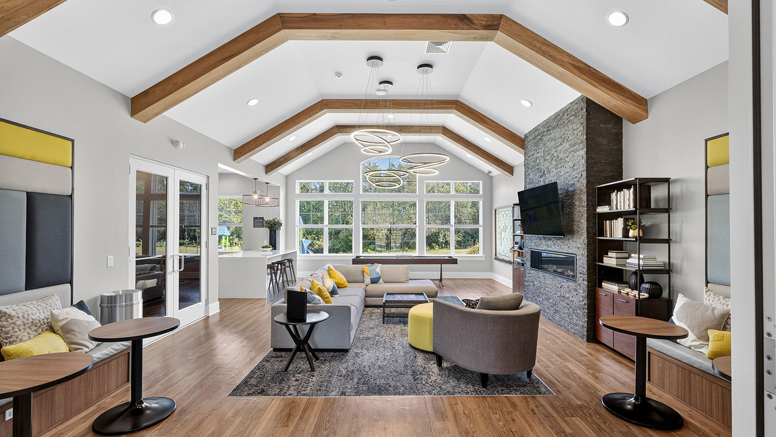 The Reserve at Copper Chase Garden apartment rentals with lounge in York, PA – The Oaks at Copper Chase
