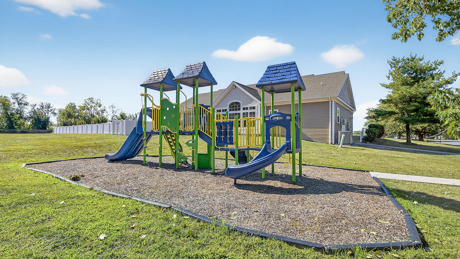 The Reserve at Copper Chase Pet friendly rentals with tot lot in York, PA – The Oaks at Copper Chase