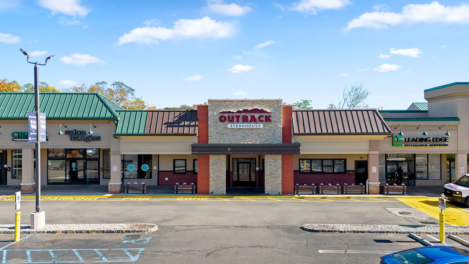 Street view of community center offering retail and restaurant space for lease in Springfield, NJ – Echo Plaza Shopping Center