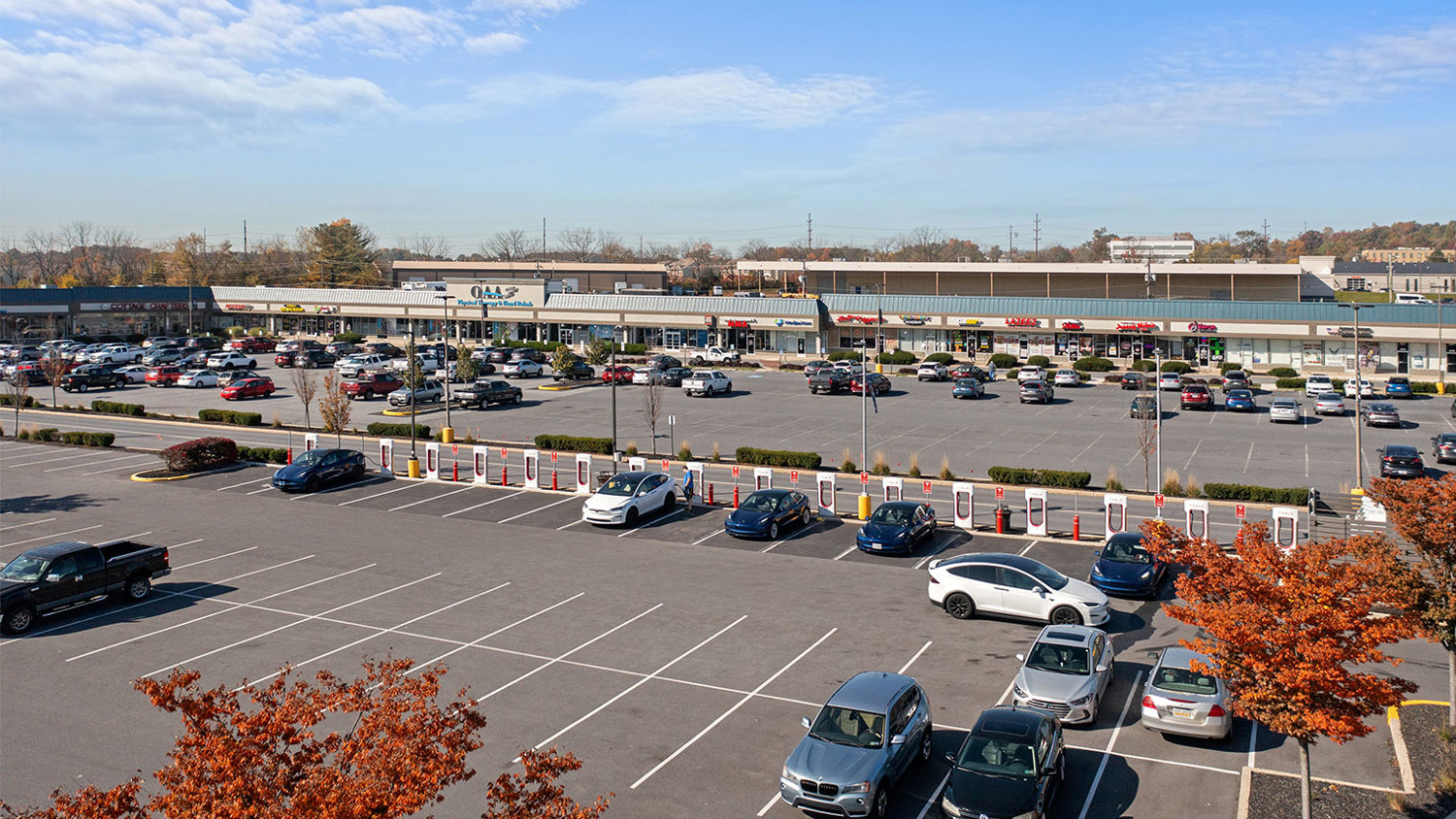 Ample parking in shopping center with retail, medical, office and restaurant space for lease in South Whitehall, PA – Tilghman Square Shopping Center