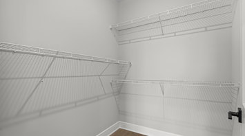 Monte View at Pohatcong Luxury elevator building apartment walk-in closet in Pohatcong Twp, NJ – Monte View at Pohatcong
