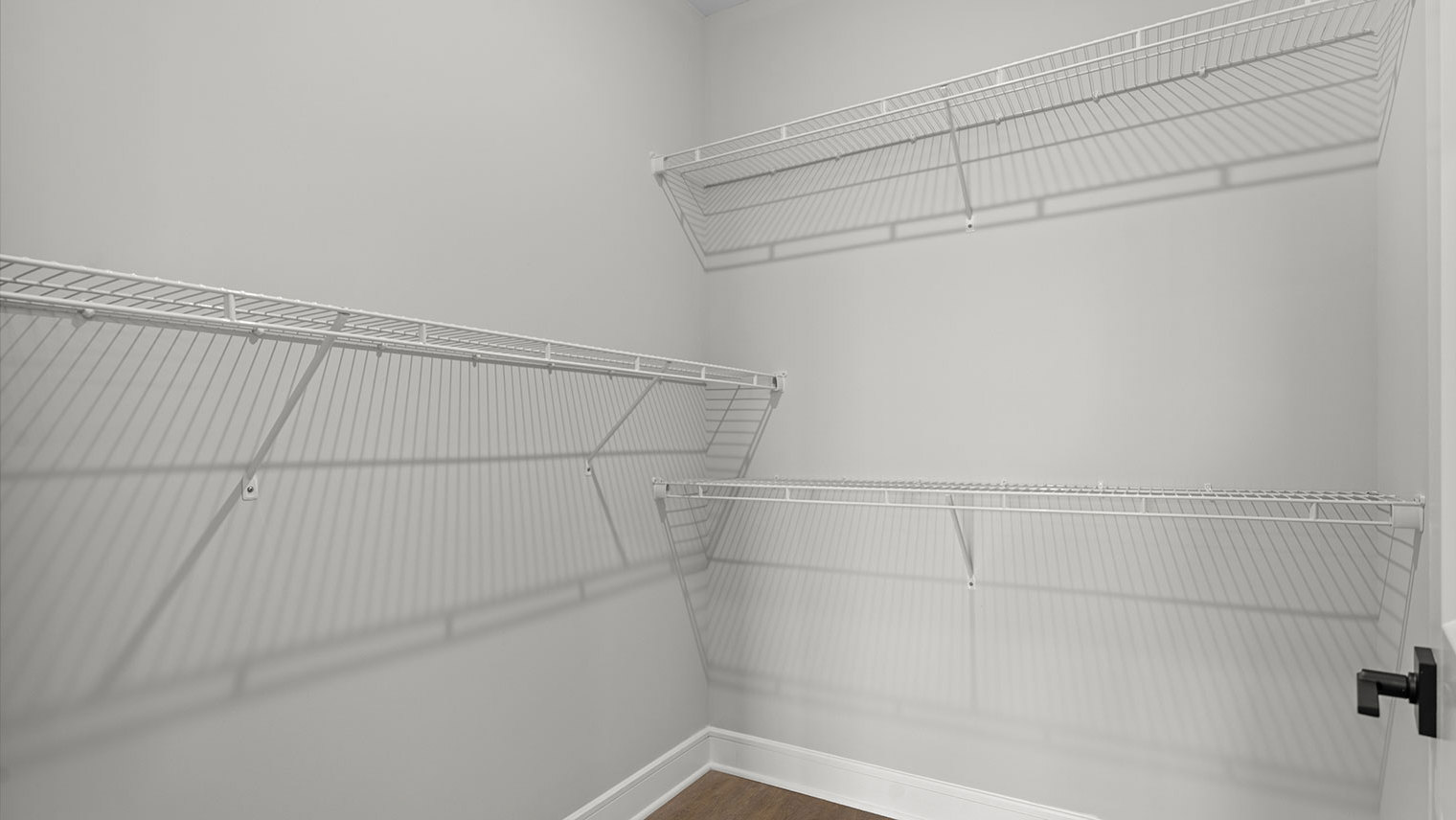 Monte View at Pohatcong Luxury elevator building apartment walk-in closet in Pohatcong Twp, NJ – Monte View at Pohatcong