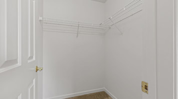 The View at Mackenzi Garden apartment walk-in closet in York, PA – The View at Mackenzi