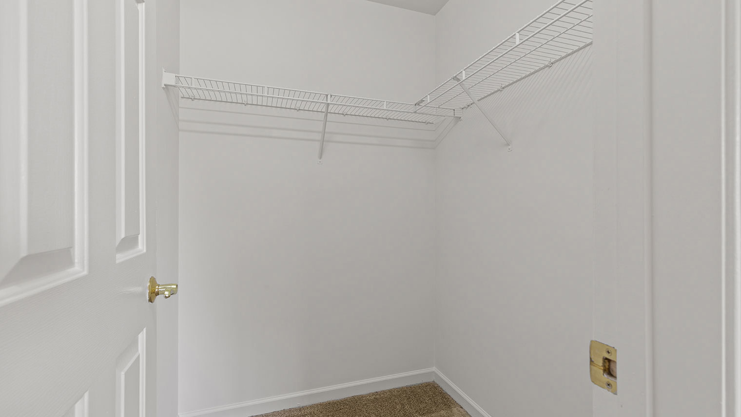 The View at Mackenzi Garden apartment walk-in closet in York, PA – The View at Mackenzi