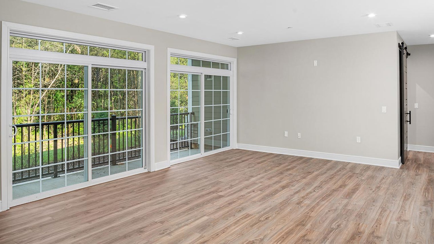 The Ridge at Readington Luxury elevator building apartment great room in Whitehouse Station, NJ – The Ridge at Readington