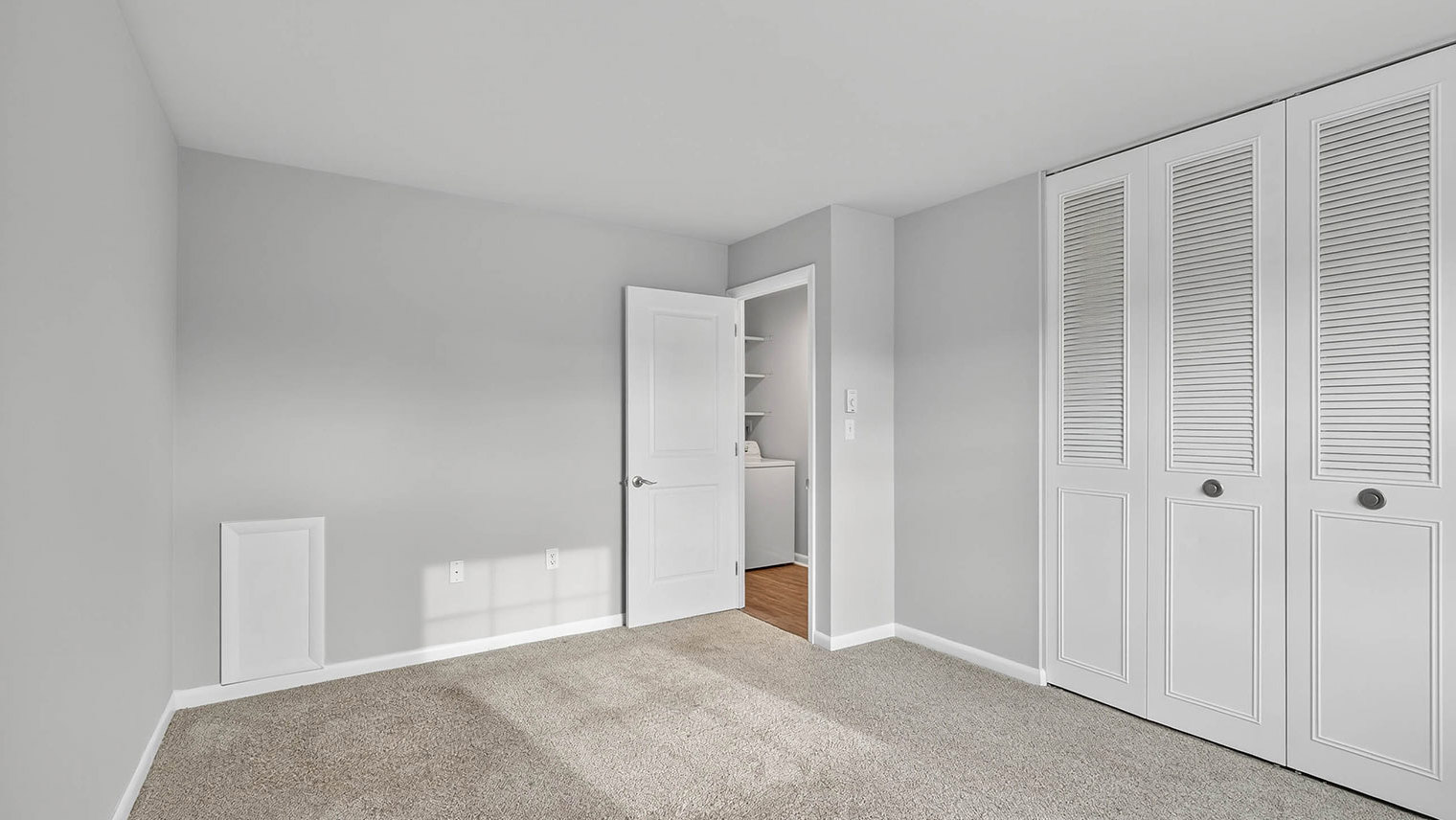 The Reserve at Copper Chase Large primary bedroom with neutral finishes in 1 bedroom apartment in York, PA – The Reserve at Copper Chase