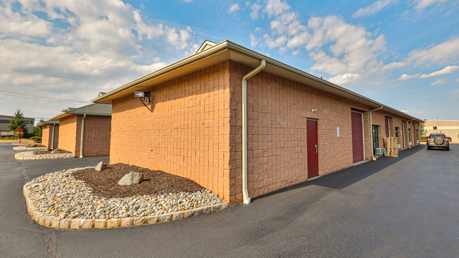 Larken Mini Office Warehouse HBC Larken Mini Office Bldg 3B