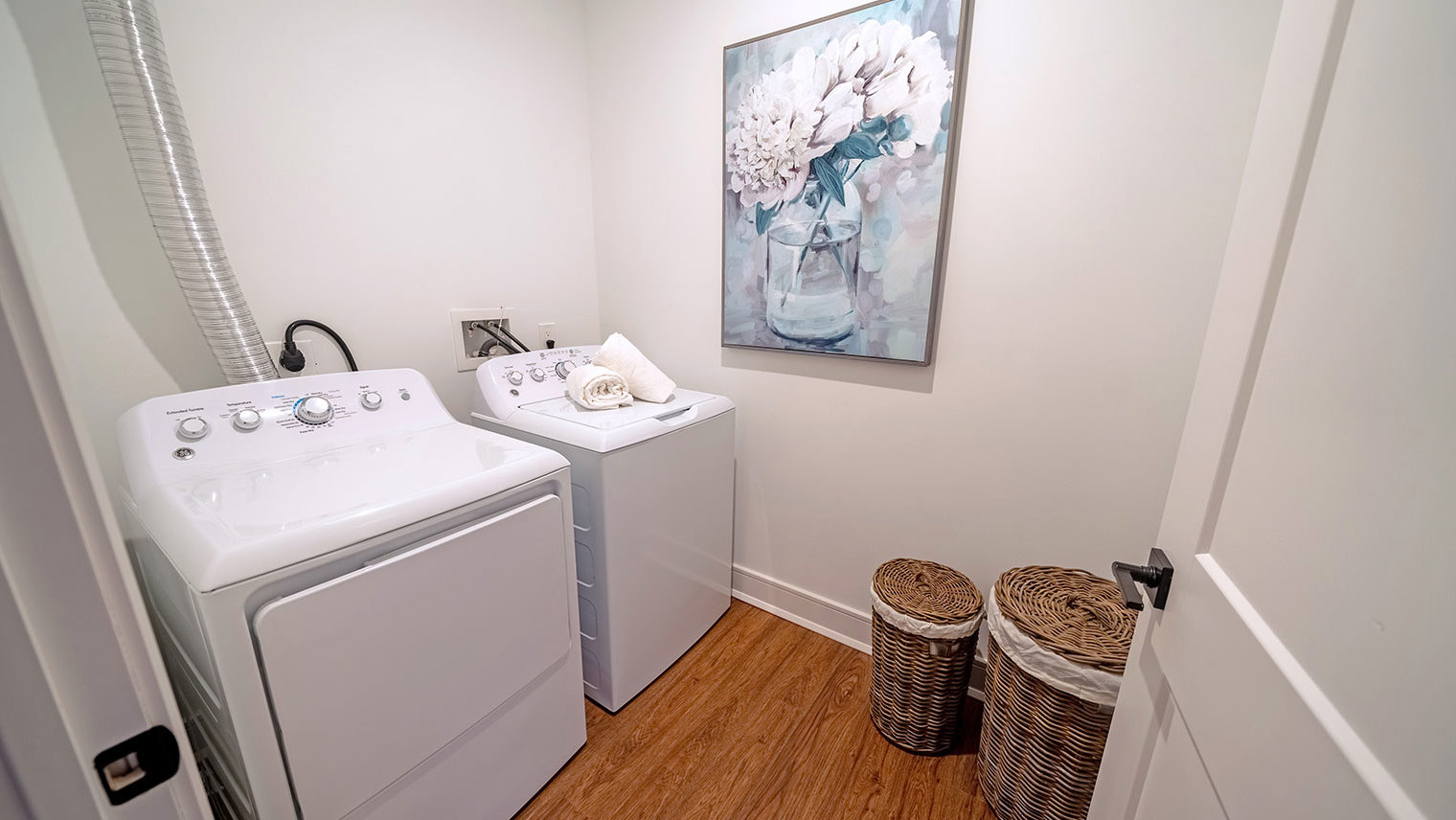 Horizons at Autumn Ridge 55+ active adult garden apartment laundry room in Lopatcong, NJ – Horizons at Autumn Ridge