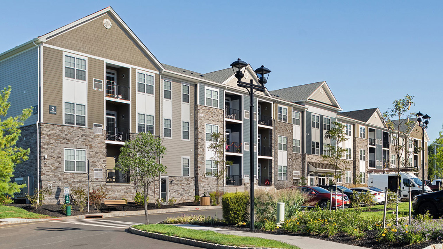 The Ridge at Readington Luxury elevator building apartment for rent in Whitehouse Station, NJ – The Ridge at Readington