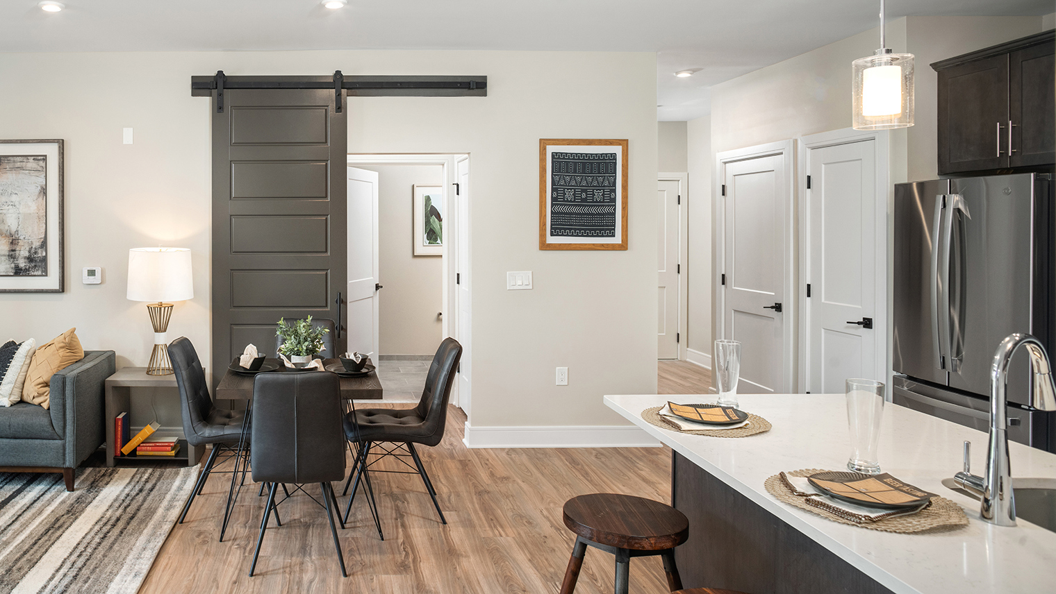 The Ridge at Readington Luxury garden apartment kitchen and living room in Whitehouse Station, NJ – The Ridge at Readington