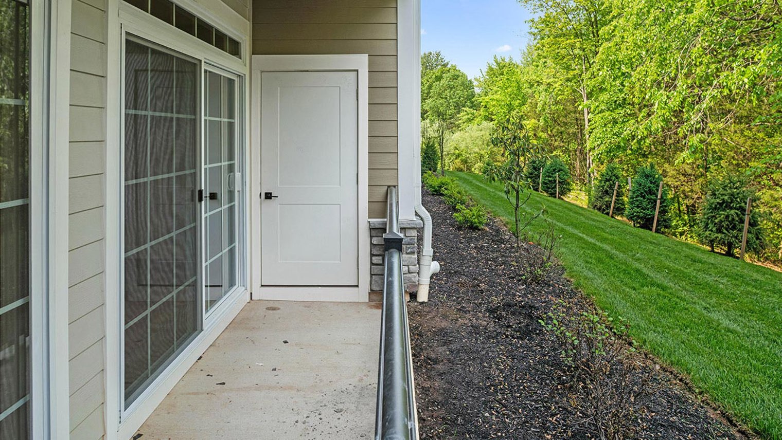 The Ridge at Readington Luxury elevator building apartment patio/balcony in Whitehouse Station, NJ – The Ridge at Readington