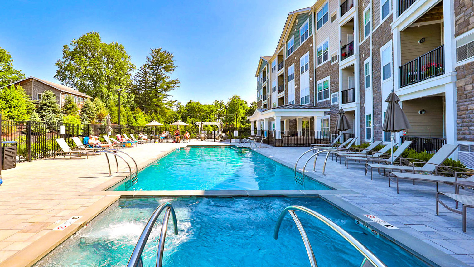 Horizons at Autumn Ridge 55+ active adult garden apartments with outdoor pool and spa in Lopatcong, NJ – Horizons at Autumn Ridge