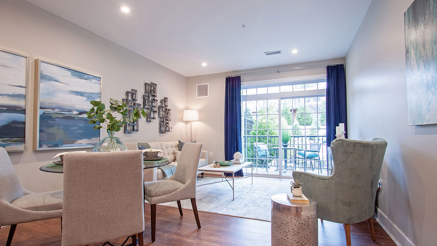 Horizons at Autumn Ridge 55+ active adult garden apartment dining and living room in Lopatcong, NJ – Horizons at Autumn Ridge