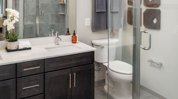 The Ridge at Readington Luxury garden apartment primary bathroom in Whitehouse Station, NJ – The Ridge at Readington