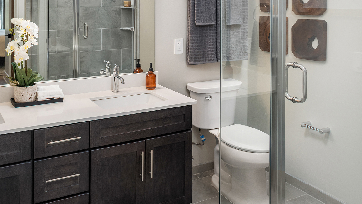 The Ridge at Readington Luxury garden apartment primary bathroom in Whitehouse Station, NJ – The Ridge at Readington