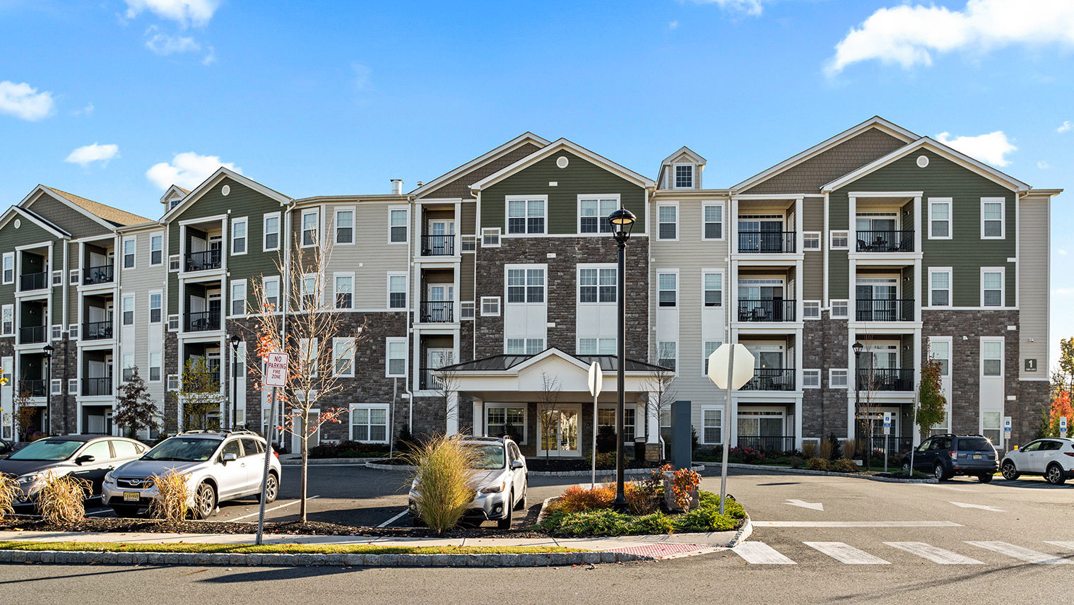 Horizons at Autumn Ridge Pet friendly 55+ active adult apartments with on-site parking in Lopatcong, NJ – Horizons at Autumn Ridge