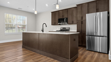 Trailside Village 2 bedroom 2.5 bath Bradbury garage apartment for rent with kitchen with stainless steel appliances – Trailside Village in Easton, PA