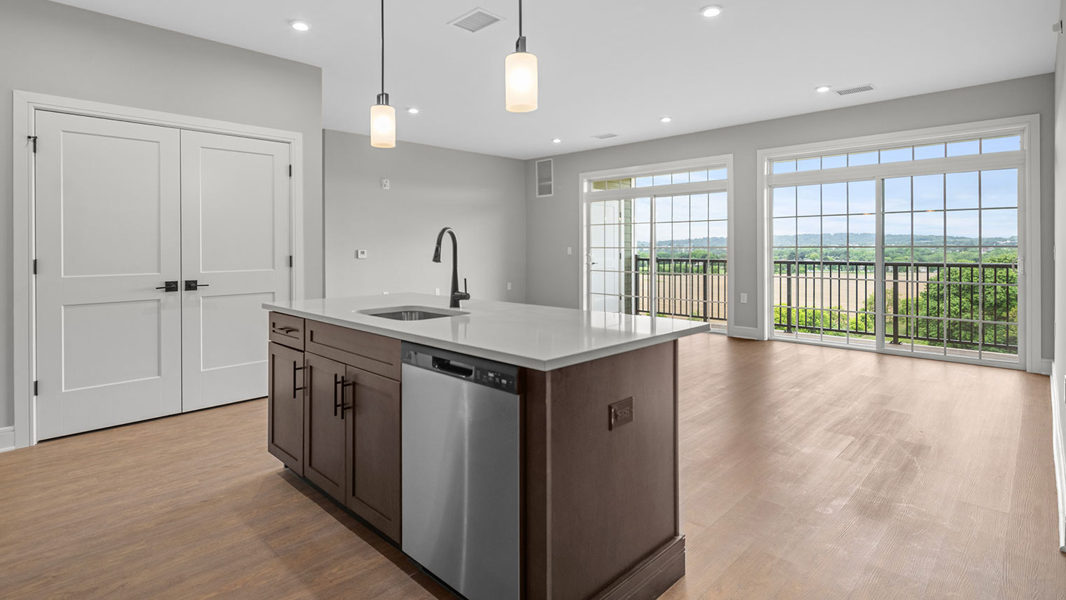 Monte View at Pohatcong Luxury elevator building apartment kitchen with an island and spacious great room in Pohatcong Twp, NJ – Monte View at Pohatcong