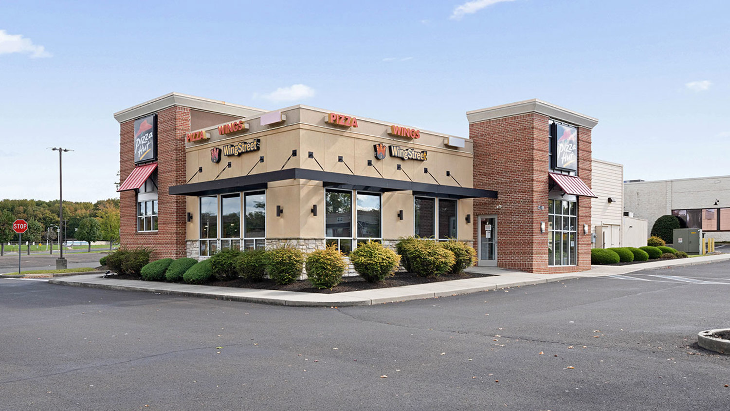 Outparcel with medical, office and retail space for lease near me in PA – Fairless Hills Towne Center