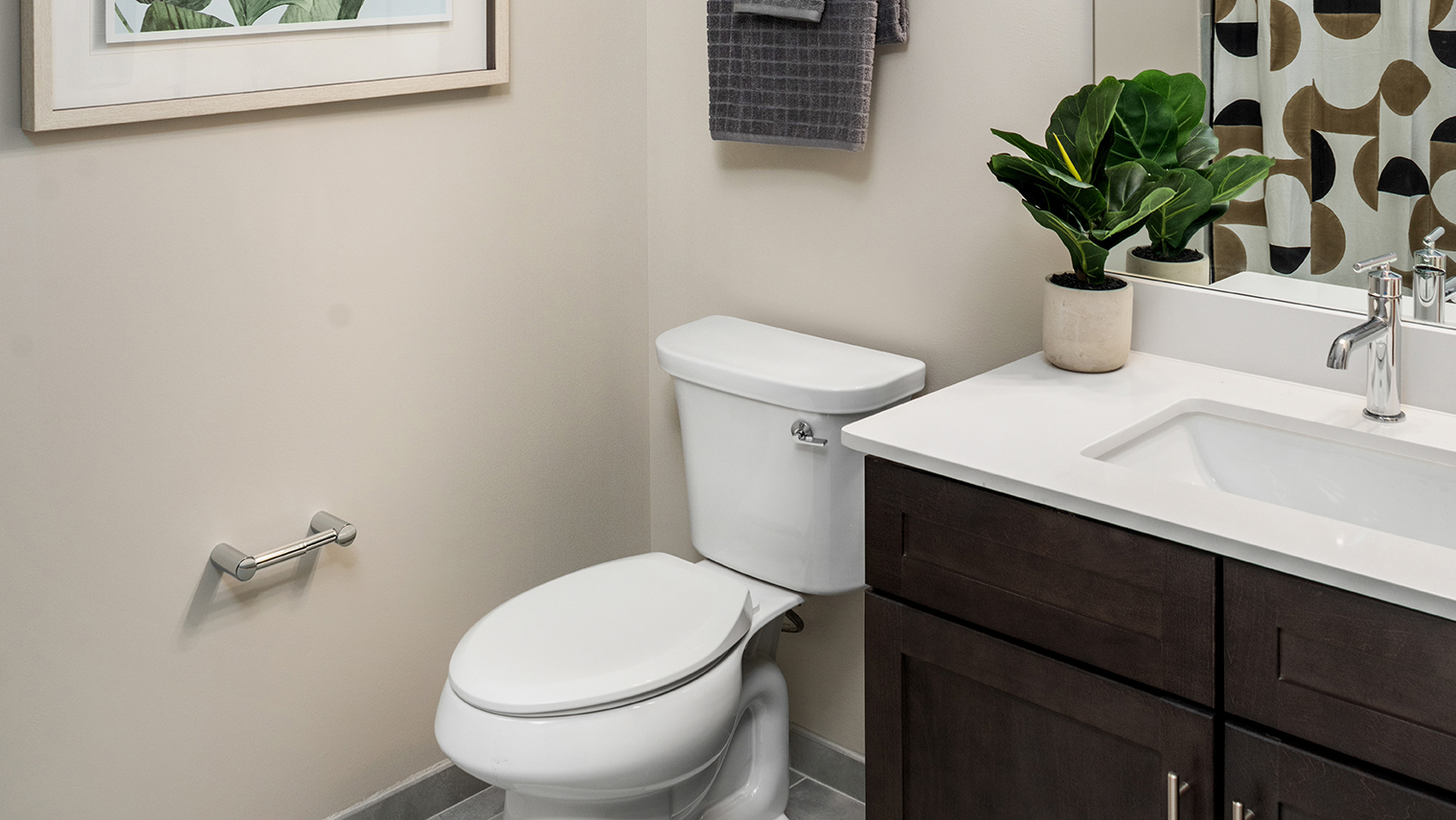 The Ridge at Readington Luxury garden apartment second bathroom in Whitehouse Station, NJ – The Ridge at Readington