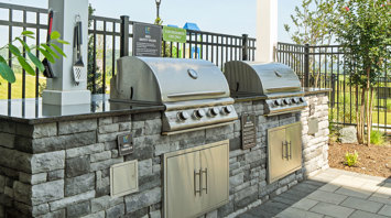 Monte View at Pohatcong Luxury apartment rentals with an outdoor grill station in Pohatcong, NJ – Monte View at Pohatcong