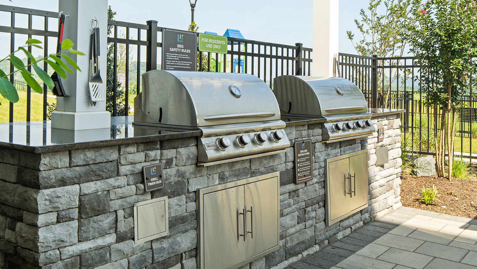 Monte View at Pohatcong Luxury apartment rentals with an outdoor grill station in Pohatcong, NJ – Monte View at Pohatcong