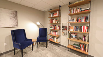 The Pinnacle @ 65 Luxury apartment rentals with lounge and reading room in Bethlehem, PA – The Pinnacle @ 65
